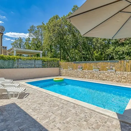 בית נופש House Mir *