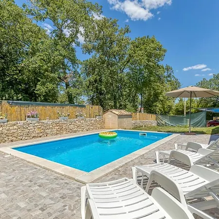 House Mir Holiday home *
