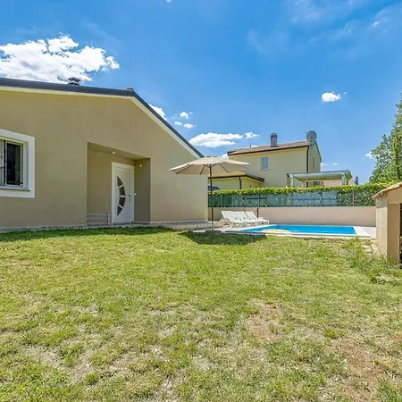 Holiday home House Mir *