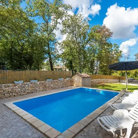 House Mir Holiday home